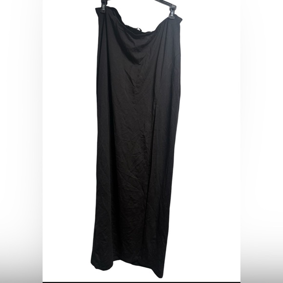 Fiennes - Black Maxi Skirt with Side Slit - Picture 1 of 3